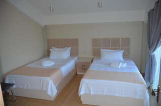 Отель Legacy Hotel Батуми Стандартный двухместный номер с 1 кроватью или 2 отдельными кроватями-9